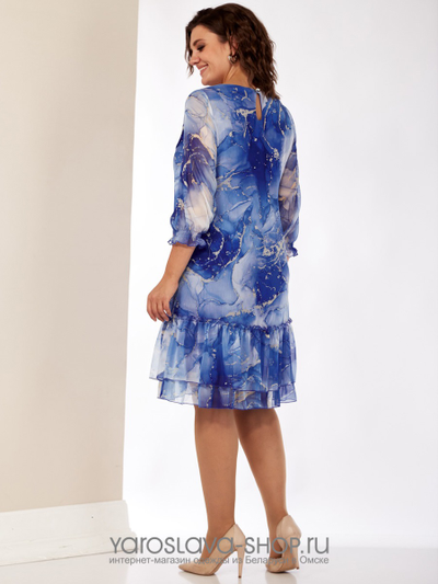 Женское платье с мраморным рисунком синего цвета