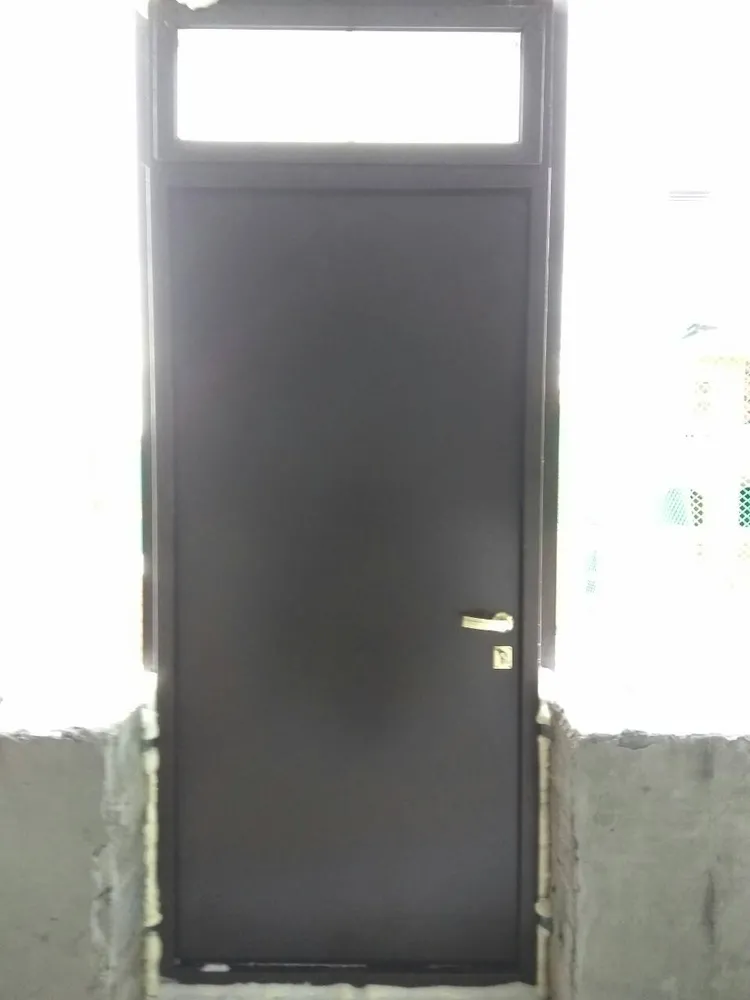 Дверь металлическая Металл/Металл. Вставка сверху со стеклопакетом.