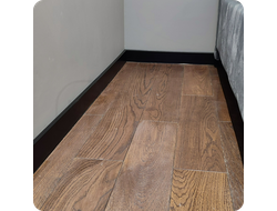 Плинтус ХДФ Dollken Cubu Flex Life 100мм Х 2,5 м 1144 Черный в интерьере 3