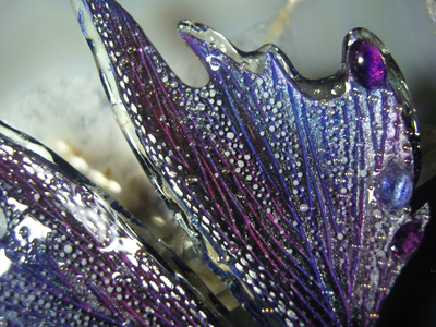 "Крылышки электрической феи ледяных молний", серьги с рубинами, родолитами и танзанитами