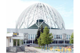 До середины 1970-х годов, на протяжении более сорока лет, стационарный Свердловский государственный цирк находился на углу улиц Куйбышева и Розы Люксембург. Здание цирка, построенное в 1933 году.