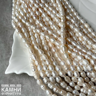 Жемчуг речной белый рис фри-форм крупный 9-13х7-8,5 мм с бороздками щербатый, цена за нить 17-18 см