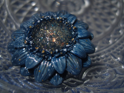 "Каллистефус Галактика", мини брошь с космическим цветком