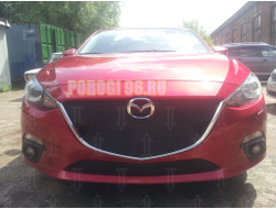 Защита радиатора Mazda 3 2013-2016 black верх с парктроником