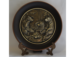 СУВЕНИРНАЯ ТАРЕЛКА МЕДВЕДИ НА ПРИВАЛЕ. ОПТ