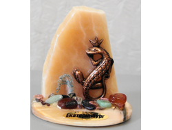 Ящерка в уральских горах, селенит. ОПТ