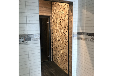 Имитация поленницы в сауне. Частный интерьер, г.Москва. Работа spilcenter.com