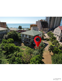 Продаётся довольно большой земельный участок в пешей доступности от моря, в пригороде Батуми - Квариати. 1800м2