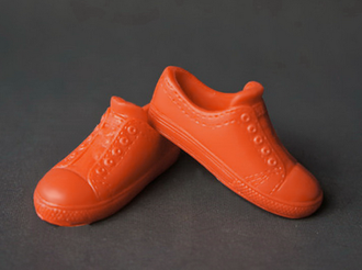 Красные кроссовки. (1798)
