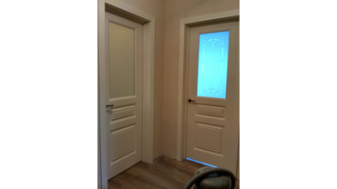 Модель: Турин
Цвет: Слоновая Кость
Стекло: мателюкс
Наличник: Пилястра