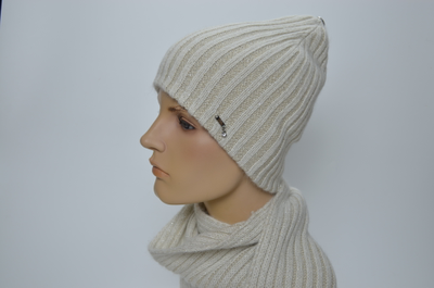 Белая шапка бини женская