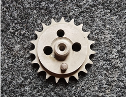 Звездочка промвала ведущая  двигатель 409,514 ЕВРО 3 однорядая  цепь ( новый)