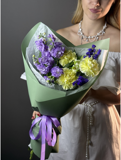 Букет комплимент с ароматной маттиолой и диантусом