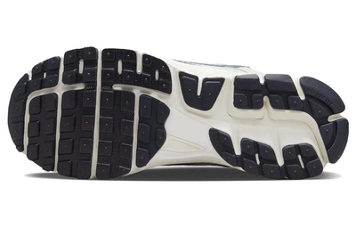 Повседневные найки аир зум купить в Питере  Кроссовки Nike Air Zoom Vomero FD0884-025