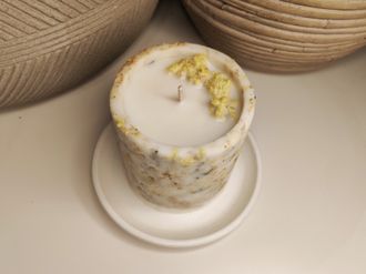 Ботаническая свеча из соевого воска с бессмертником, 1 шт., 7,5 x 7,5 см