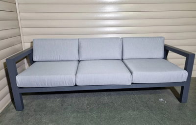 Диван трехместный Graphite из алюминия