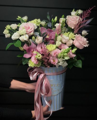 Цветочная композиция &quot;Реверанс&quot; в металическом кашпо
