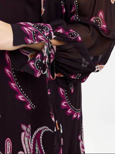 Платье с броским орнаментом