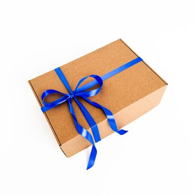 3 штуки - Подарочная коробка GILEV 37х26х12см с наполнителем и синей лентой