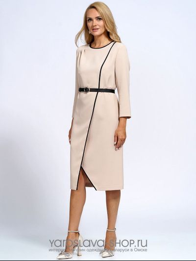 Женское деловое платье в молочном цвете