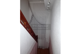 Каскад из тюля на лестницу.