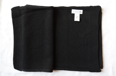 Черный итальянский шарф из шерсти мериноса фото шарфов италии Визио