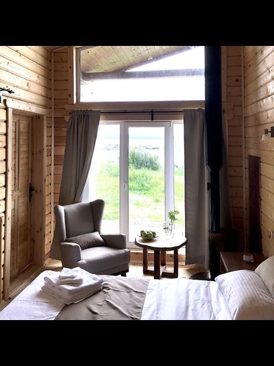 мебель для отелей - столы и журнальные столики из массива