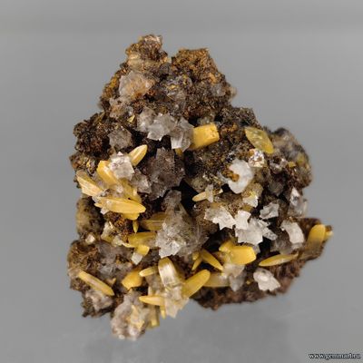 Вульфенит, кальцит (?), лимонит. Мексика. 31*35*25мм