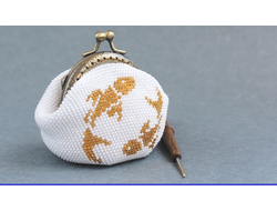 Монетница "Зодиак" Набор для вязания крючком с бисером от Ирины Рудевич - РЫБЫ (белый)