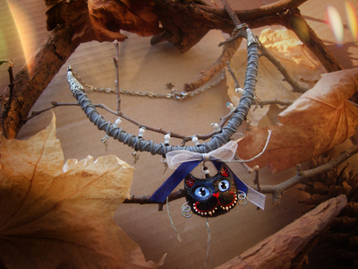 "Котик Меркурия", короткое колье под шейку со звёздами и месяцами