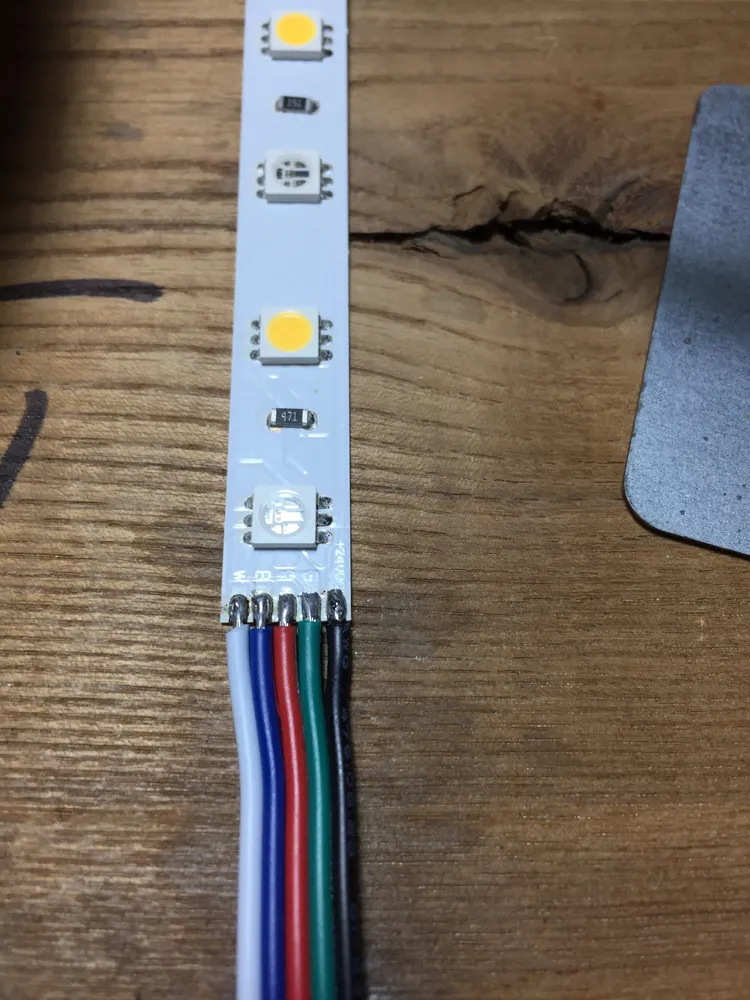 Распаиваем светодиодные ленты.