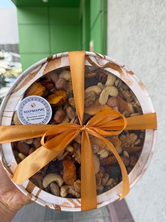 Подарочный набор с орехами и сухофруктами #1