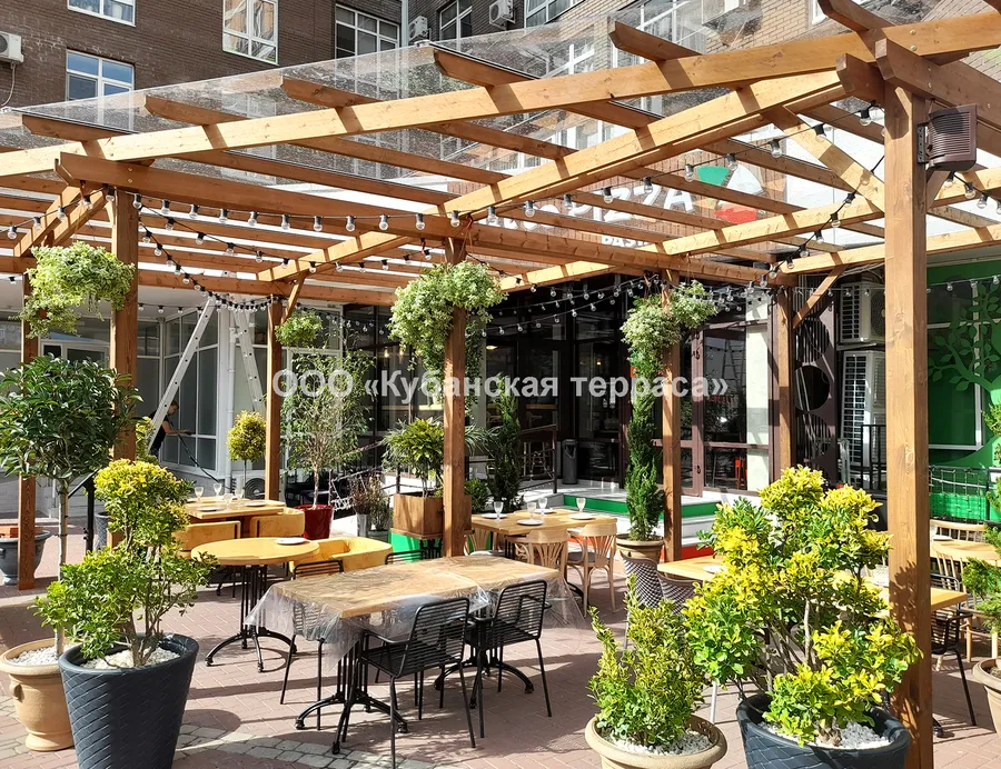 Деревянная пергола, летнее кафе