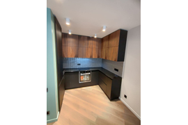 Кухня черная с деревом