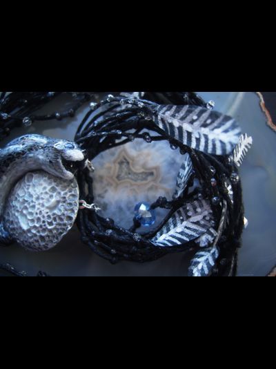 &quot;По лунной дорожке ныряет тюлень&quot;, нарядное колье с шёлковыми лепестками