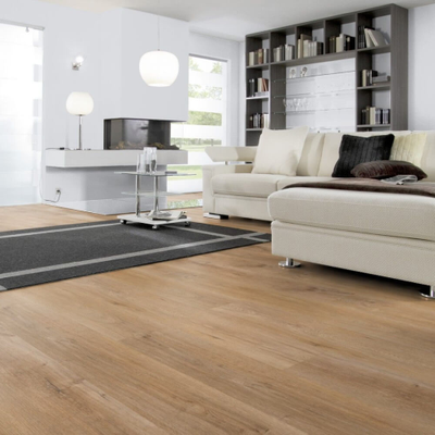 Виниловый пол Wineo 600 Wood WarmPlace DB184W6 в интерьере гостиной