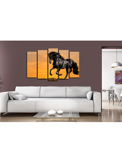 Модульная картина "Черный скакун"