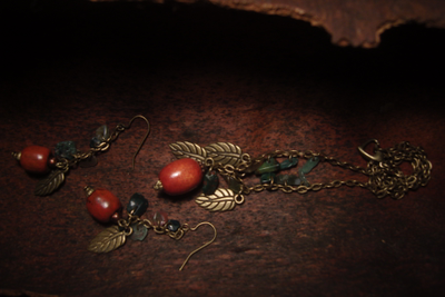 Благотворительность. Комплект украшений "Вино из шиповника" (кулон и серьги)