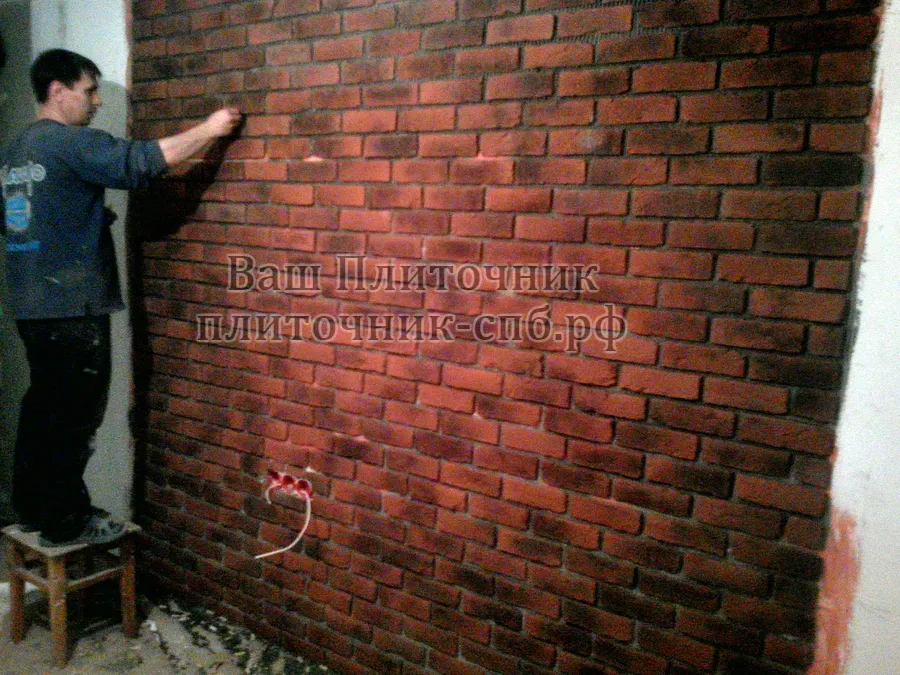 Укладка клинкера на стену.