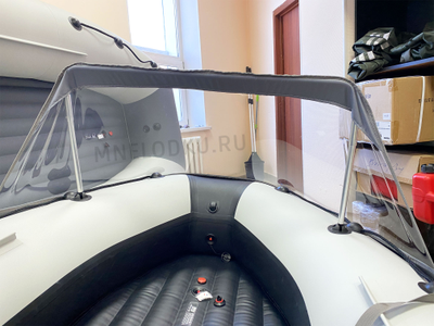 Тент носовой прозрачный Ривьера Компакт 3600 НДНД вид из лодки