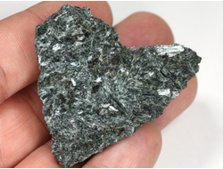 Актинолит, Россия, Северный Кавказ, КЧР, река Большой Блыб (50*38*28 мм, 35 г) №29627