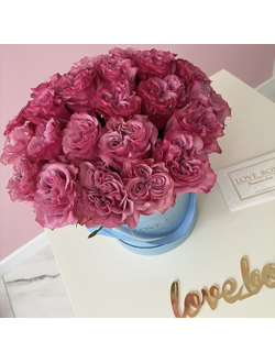 Букет в шляпной коробке с розами S