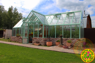 Теплица в английском стиле модели Ноттингем цвет Тиффани, оснащена стеклопакетами и имеет холл. Поис