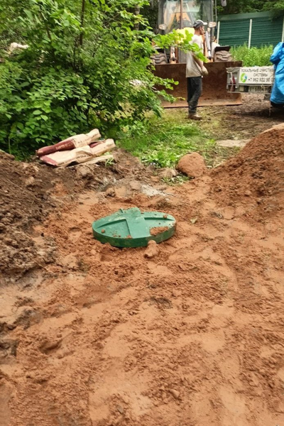 Установка пластикового дренажного колодца