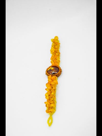 Браслет из Чешского бисера  с янтарем , кабошоном из ювелирной смолы с янтарем