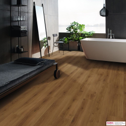 Декор ламината Haro Дуб Эмилия Янтарный 540268 в интерьере ванной