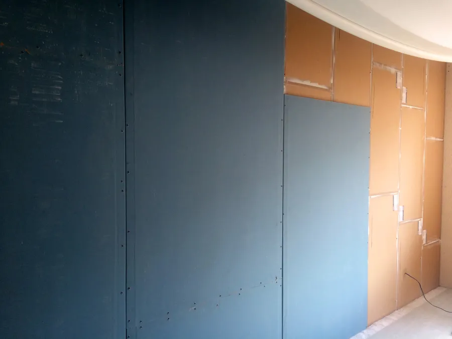 Характеристики системы "Премиум-П": Степень звукоизоляции: Rw = 80 дБ | Толщина, мм: 98 | Масса системы: 43,3 кг/м²
