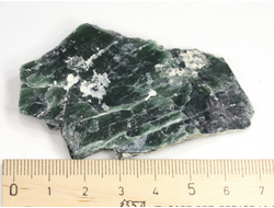 Серпентин, необработанный, дикий образец, Россия, КЧР, Урупский район (70*48*6 мм, 26 г) №37600