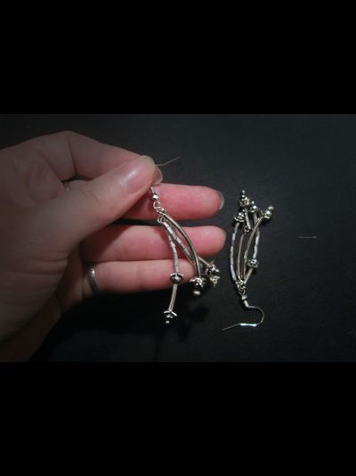 "Ледяные веточки", длинные серьги из бисера и бусин