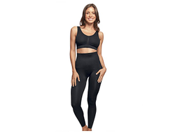 утягивающие леггинсы по всей длине. Стройные ноги и плоский живот в утягивающих лосинах.